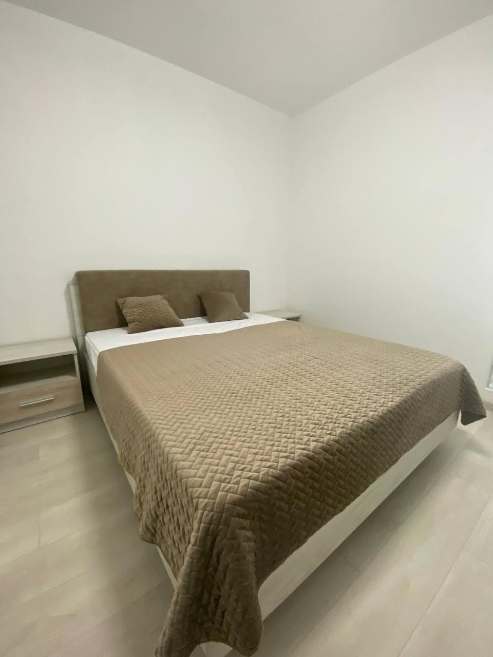 Atlant Luxury Big Family Five Apart On Golovna Поряд З Тц Депот Wi Fi 24 На 7 Csernyivci Kültér fotó