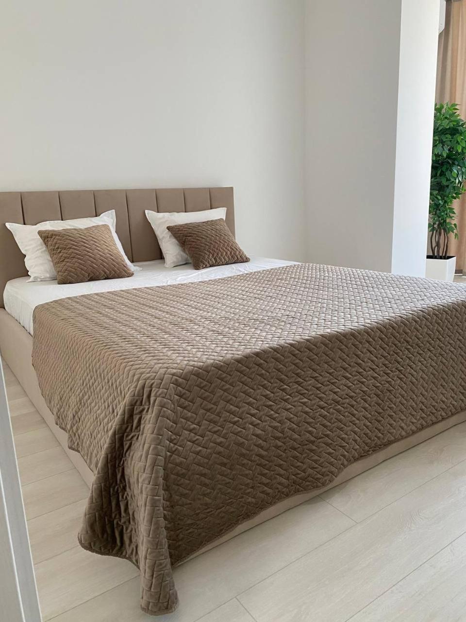 Atlant Luxury Big Family Five Apart On Golovna Поряд З Тц Депот Wi Fi 24 На 7 Csernyivci Kültér fotó