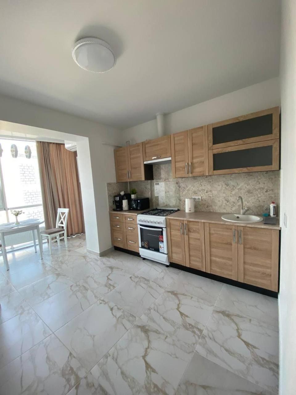 Atlant Luxury Big Family Five Apart On Golovna Поряд З Тц Депот Wi Fi 24 На 7 Csernyivci Kültér fotó