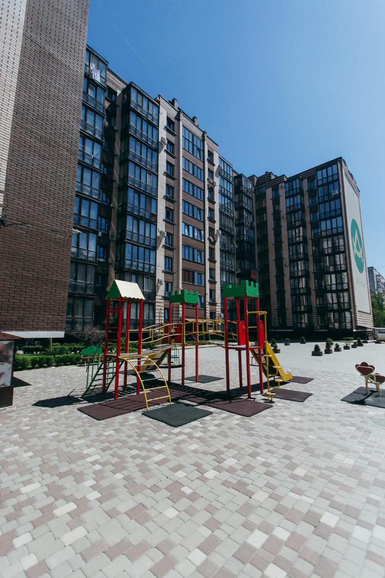 Atlant Luxury Big Family Five Apart On Golovna Поряд З Тц Депот Wi Fi 24 На 7 Csernyivci Kültér fotó